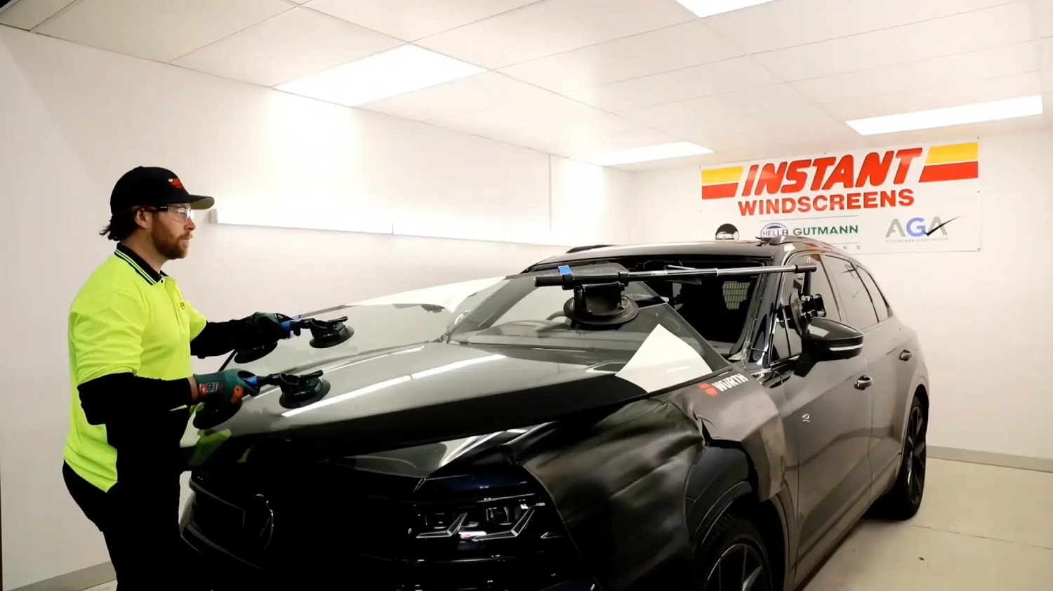 Instant Windscreens Wangara - Repairs & Tinting cover photo